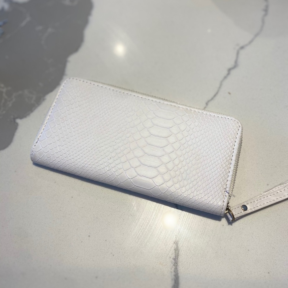 Simple snake print wallet